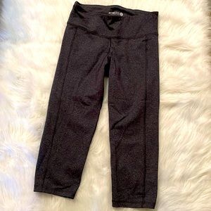 Old Navy active fitted gray leggings capris 3/4  cropped running yoga exercise S